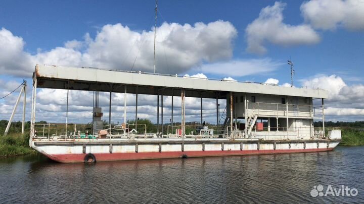 Дебаркадер. Несамоходное судно