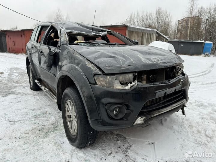 Mitsubishi Pajero Sport 2.5 МТ, 2014, битый, 83 200 км