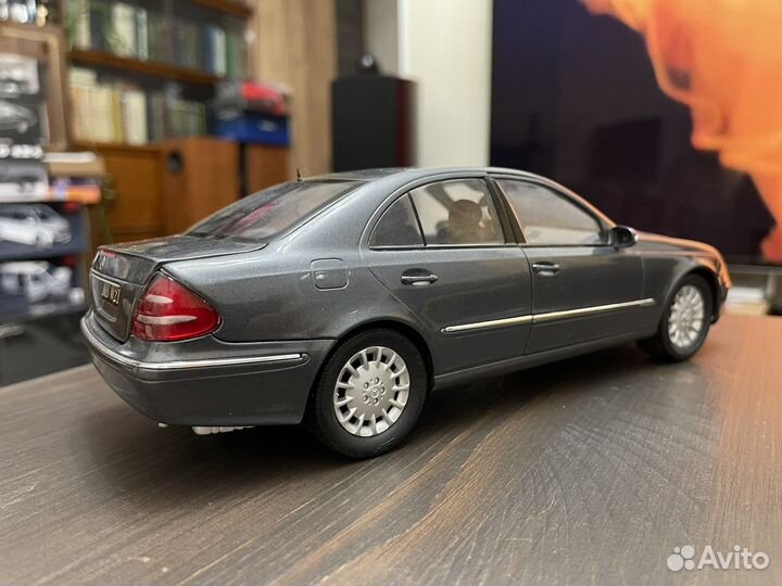 Mercedes w211 e-class Kuosho 1/18