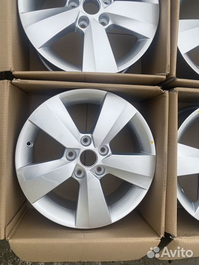 Диски новые оригинал Skoda Octavia A7 R16