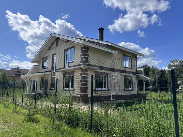 Коттедж 327 м² на участке 18 сот.