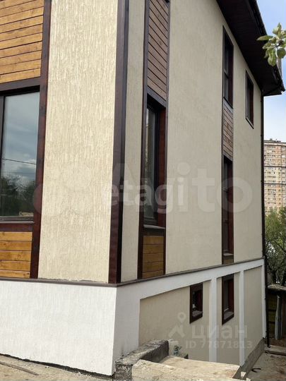 Дом 208 м² на участке 4,4 сот.