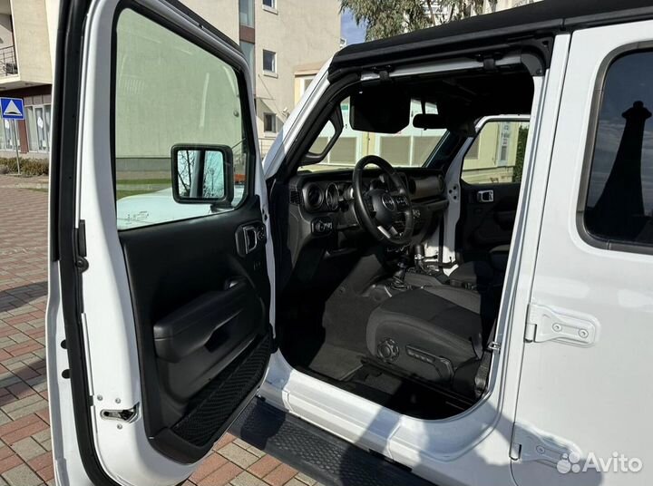 Аренда кабриолета Jeep Wrangler Сочи Сириус