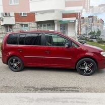 Volkswagen Touran 2.0 AMT, 2008, 196 500 км, с пробегом, цена 900 000 руб.