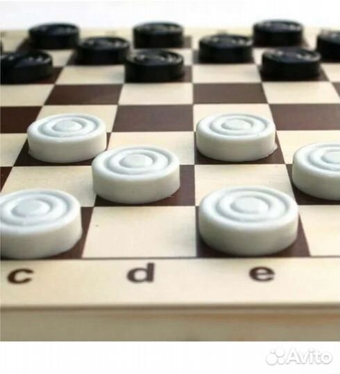 Шашки пластмассовые в деревянной доске, новые