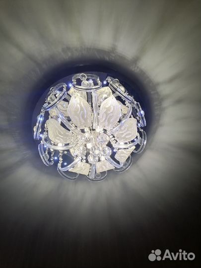 Люстра б/у (с блоком, пультом и лампами)