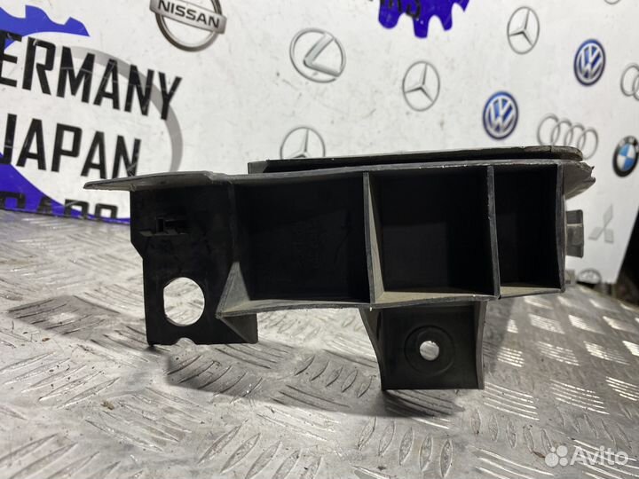 Кронштейн бампера задний правый VW Bora