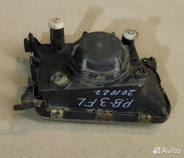 Фара левая VW Passat B3