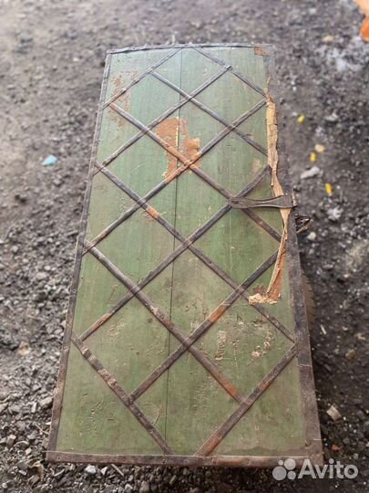 Сундук старинный