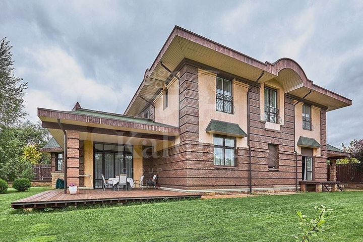 Дом 650 м² на участке 15 сот.