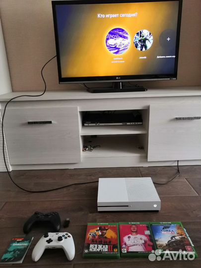 Xbox one s 1tb с играми FH 4, Fifa 20, Rdr 2