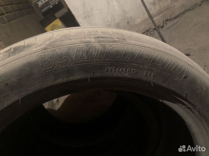 Michelin Pilot Super Sport Acoustic 245/45 R19 и 275/40 R19