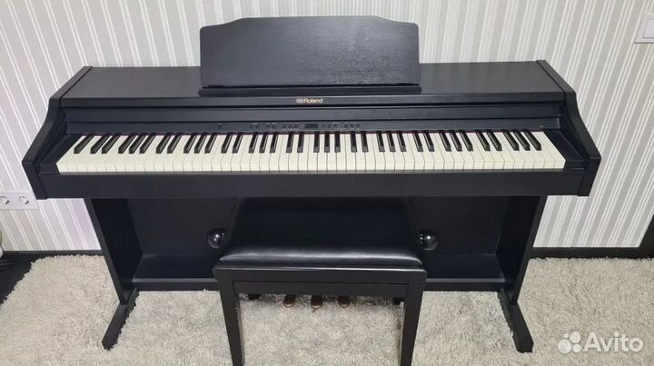 Цифровое пианино roland + аксессуары