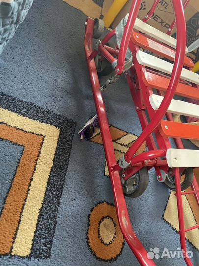 Детские санки с выдвижными колесами