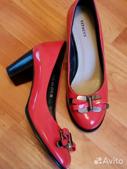 Продам туфли vitacci новые