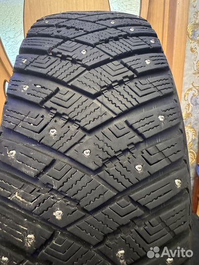 Goodyear UltraGrip Ice Arctic SUV 225/65 R17 102T