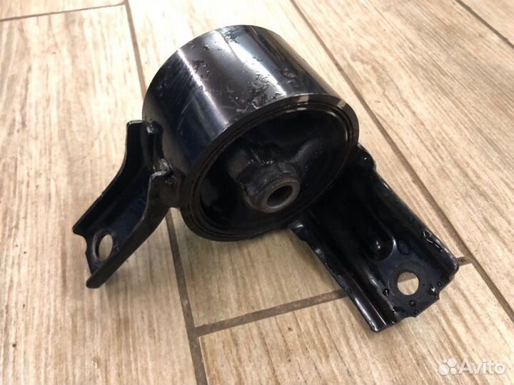 Опора двигателя правая Mitsubishi Outlander XL 2.4