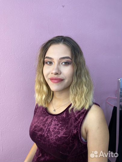 Модель на прическу и макияж, брови