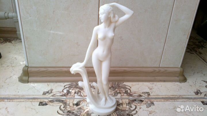 Статуэтка обнажённой женщины. Греция