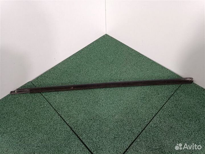 Накладка стекла двери наружная передняя правая Bmw