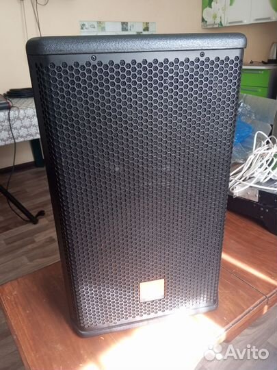 Акустические колонки jbl