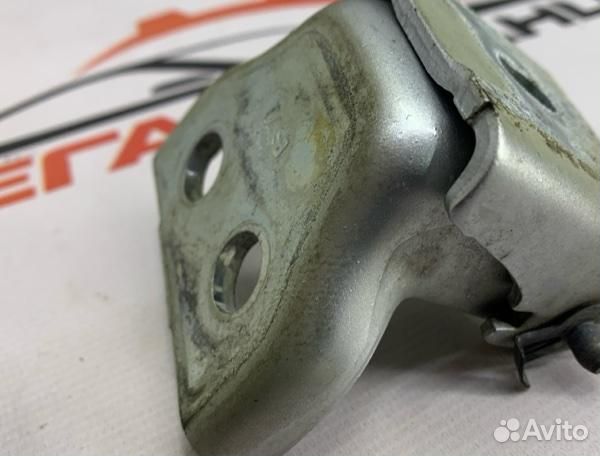 Петля двери передняя левая Citroen Berlingo