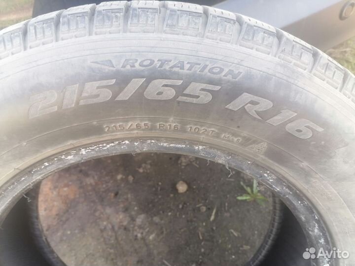 Pirelli Ice Zero 215/65 R16 102T