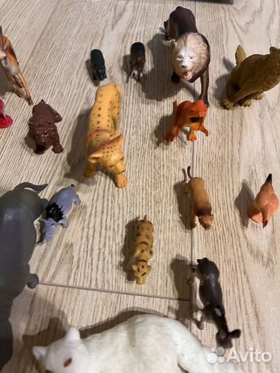 Животные пластиковые