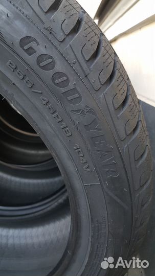 Goodyear UltraGrip Performance+ 255/45 R19