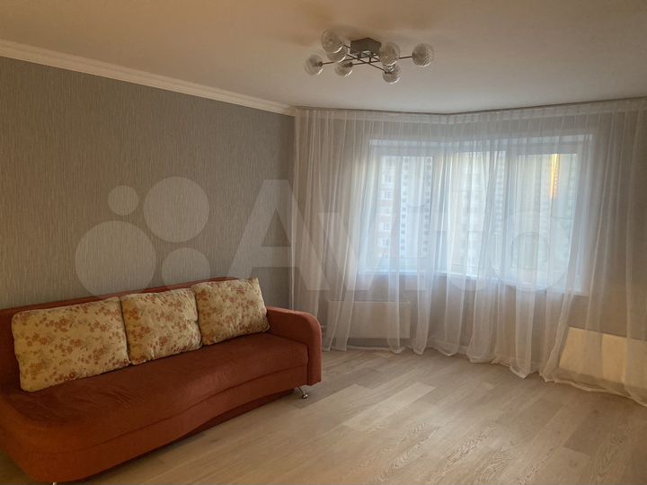 2-к. квартира, 60 м², 7/17 эт.