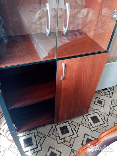 Книжный шкаф тёмный