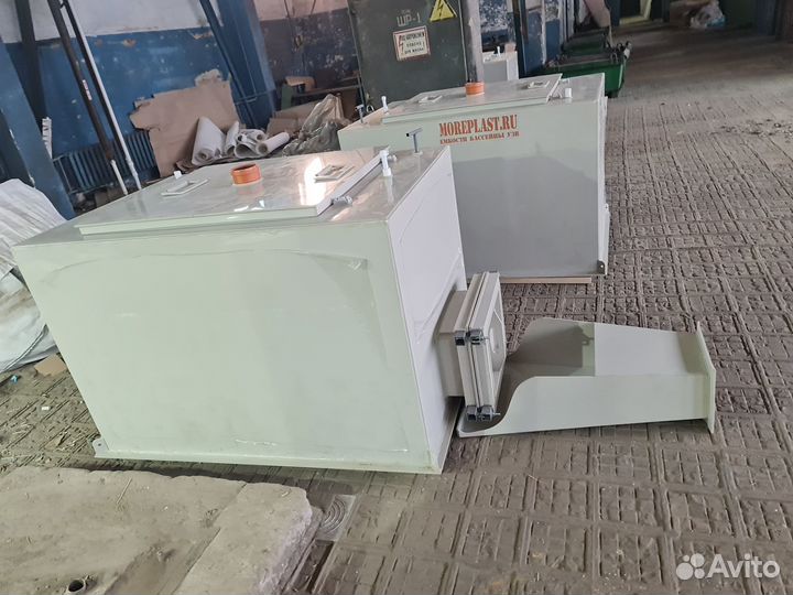 Утепленная ёмкость для перевозки рыбы 1000л