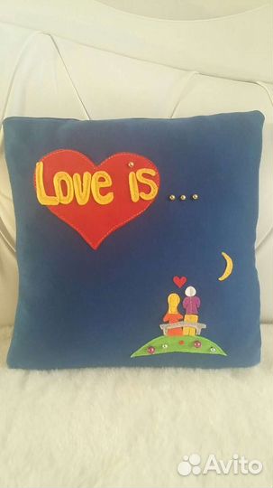 Подушка декоративная love IS
