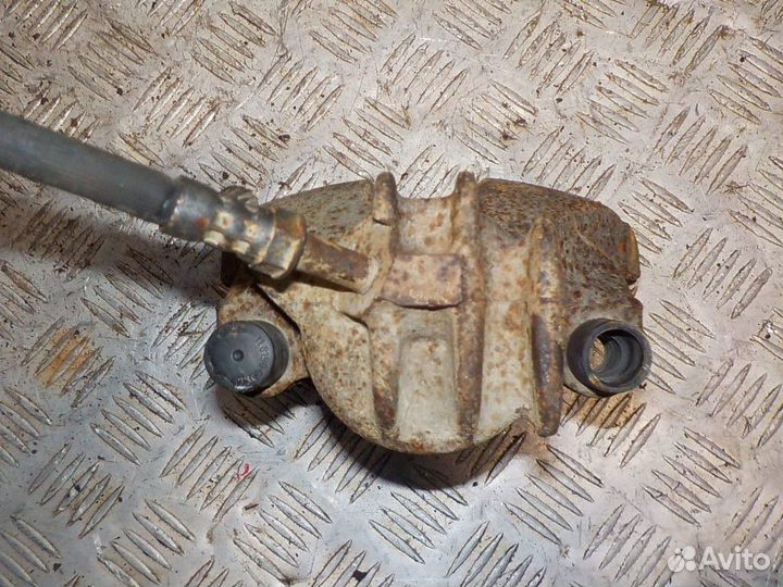 Суппорт передний левый Volvo XC70