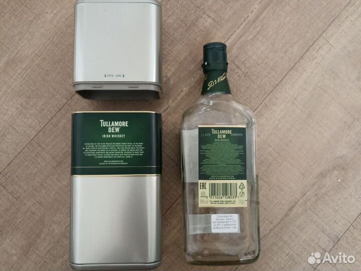 Бутылка с металлической коробкой