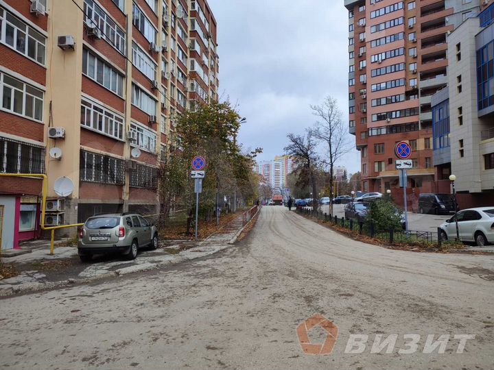 Офис с отдельным входом и большой парковкой