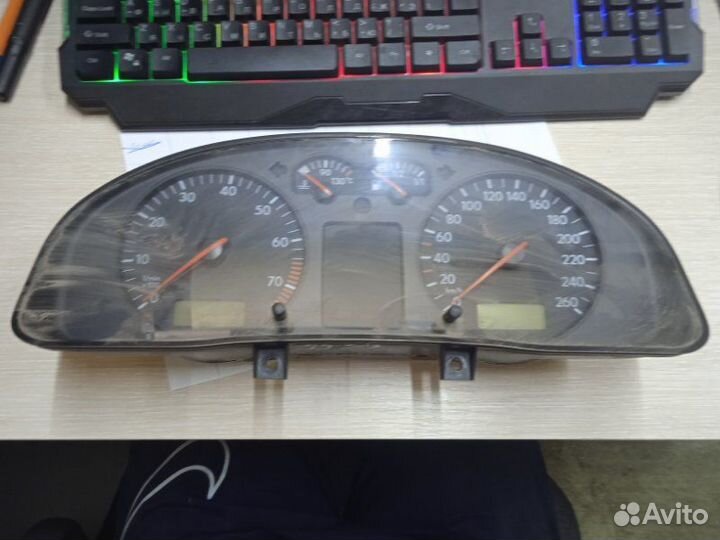 Панель приборов Volkswagen Jetta