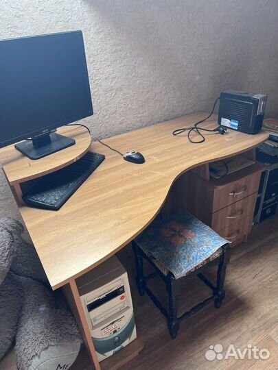 Компьютерный стол
