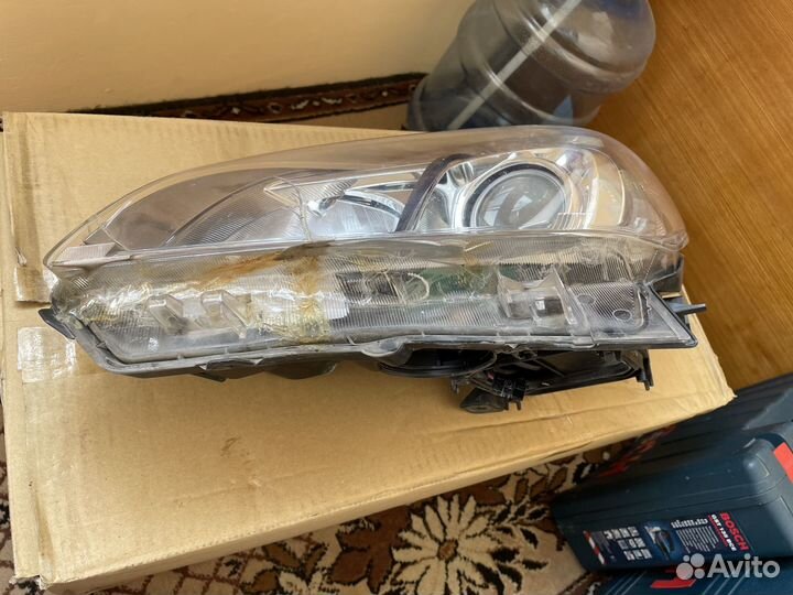 Фара левая toyota prius 30
