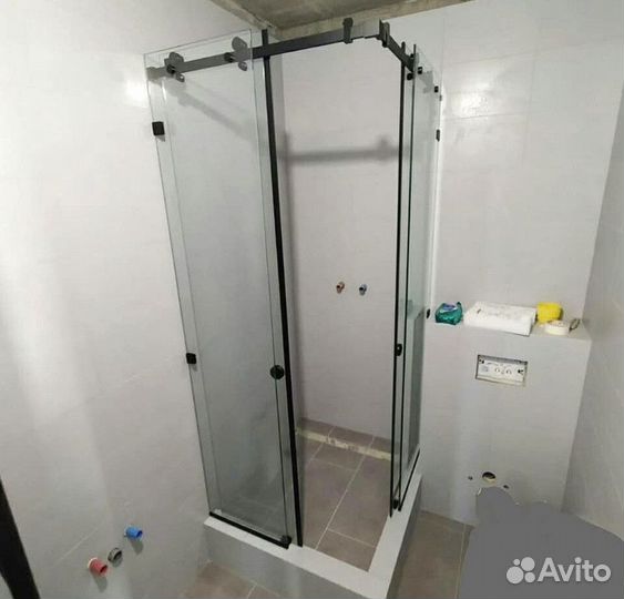 Стеклянные душевые перегородки под размер