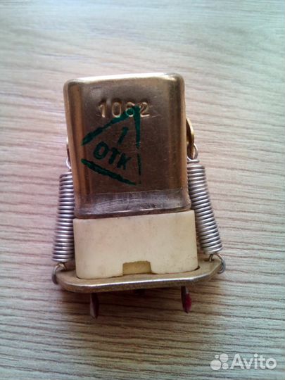 Кгц 794. Кварцевый резонатор с держателем из СССР
