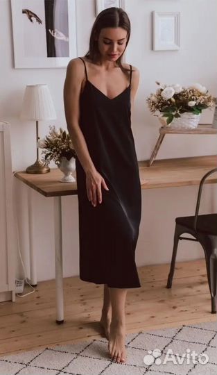 Платье на бретелях 44