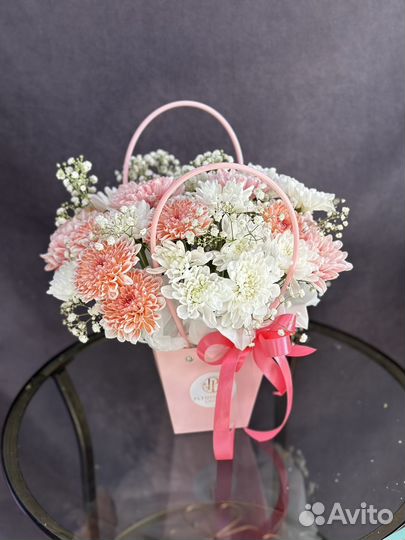 Сумочка с хризантемой и гипсофилой