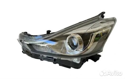 Prius plus Фара левая Led