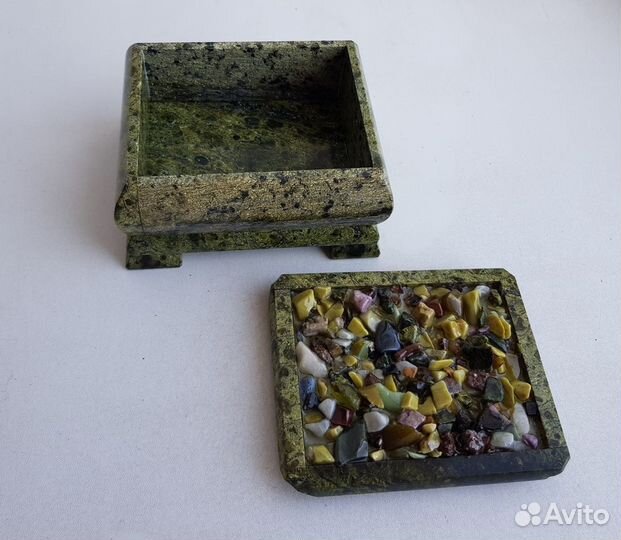 Красивая шкатулка. Природный камень Змеевик