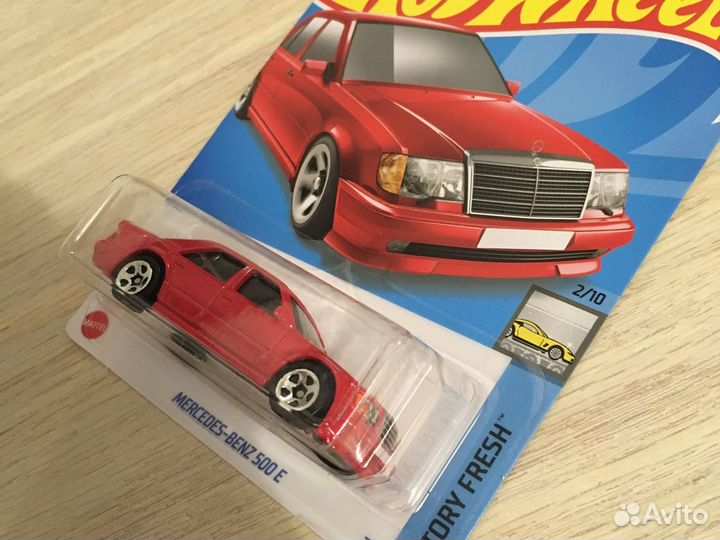 Коллекционная модель mersedes banz 500E hot wheels