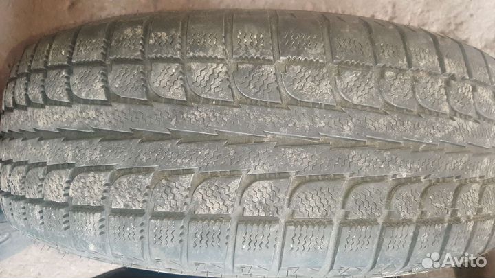 Maxtrek Trek M7 215/65 R16