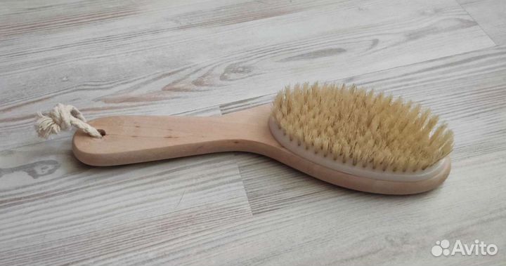 Массажная щётка