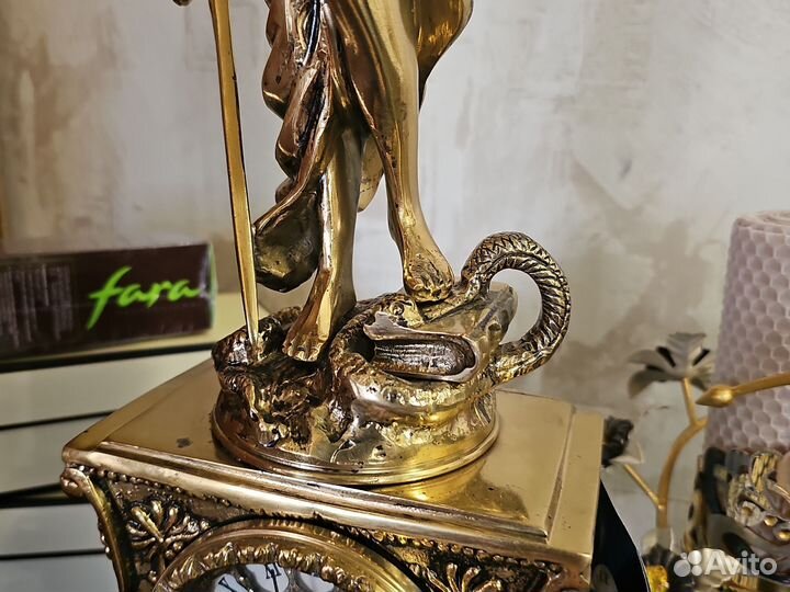 Часы статуя правосудия