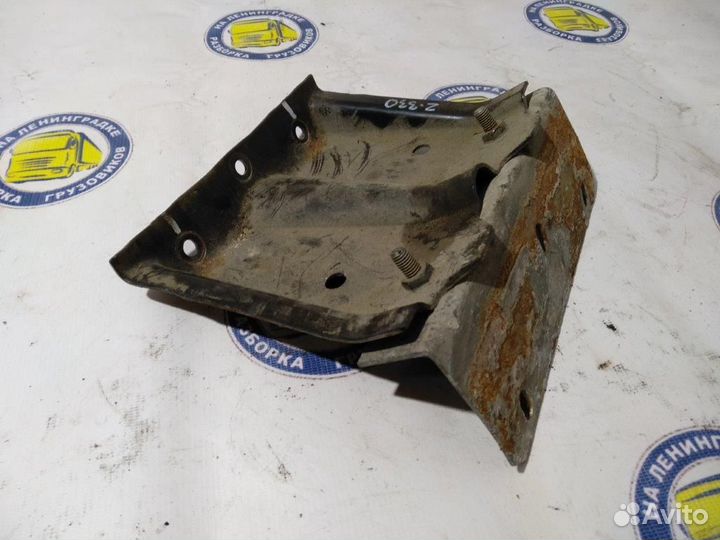 Кронштейн инструментального ящика 9408901214 KAMAZ